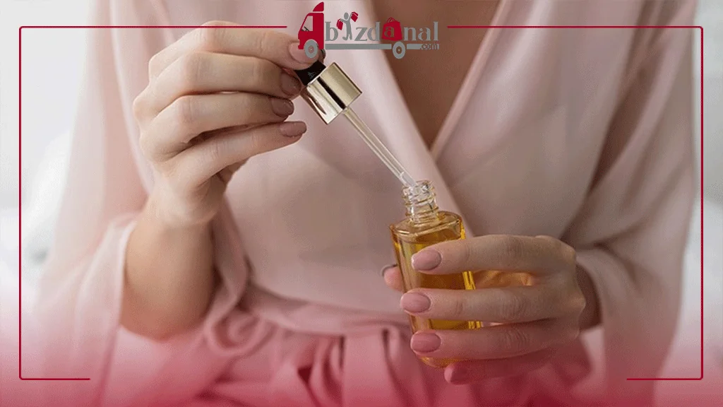 سرم‌های روشن‌کننده و آبرسان: مناسب استفاده صبح هستند.